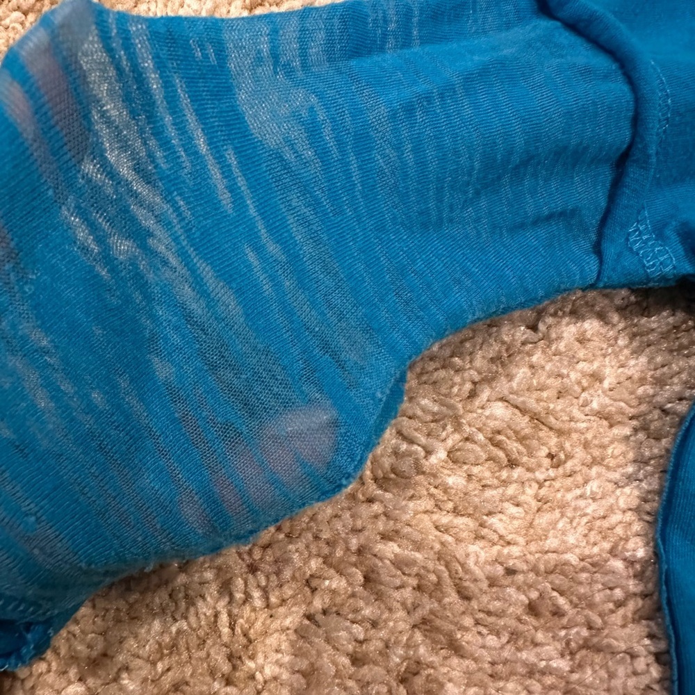 *Vintage* Denny’s!  Vibrant Blue Kids Long Sleeve Tee with Studded Love Design - Picture 6 of 6